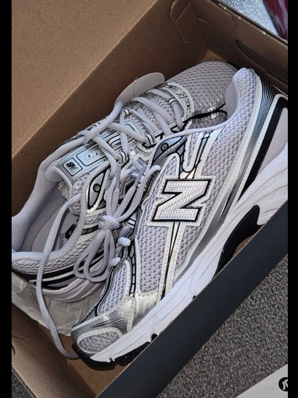 New Balance 740